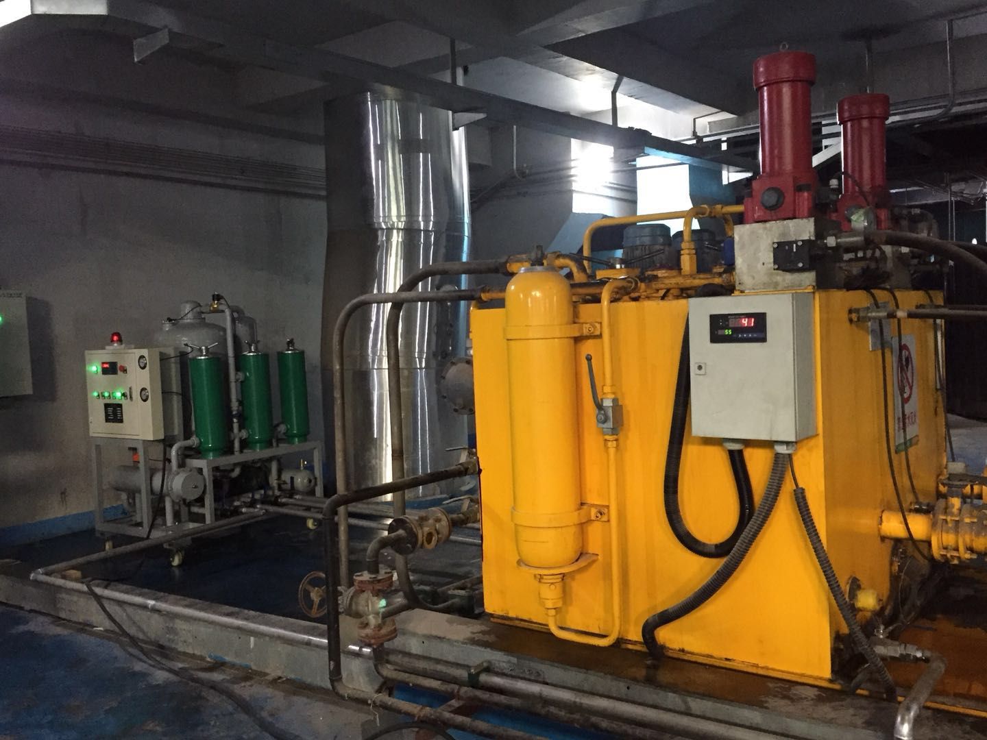 瀘州垃圾發(fā)電廠濾油機(jī)現(xiàn)場.jpg