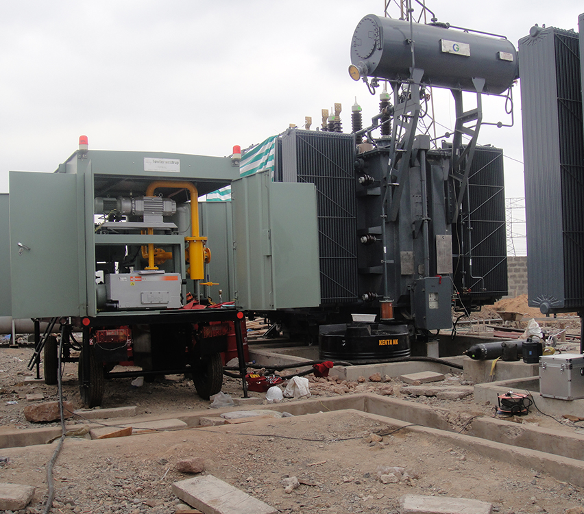 拖車(chē)式濾油機(jī)巴基斯坦濾油使用現(xiàn)場(chǎng)